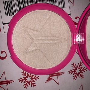 Jeffree Star highlighter in Ice cold